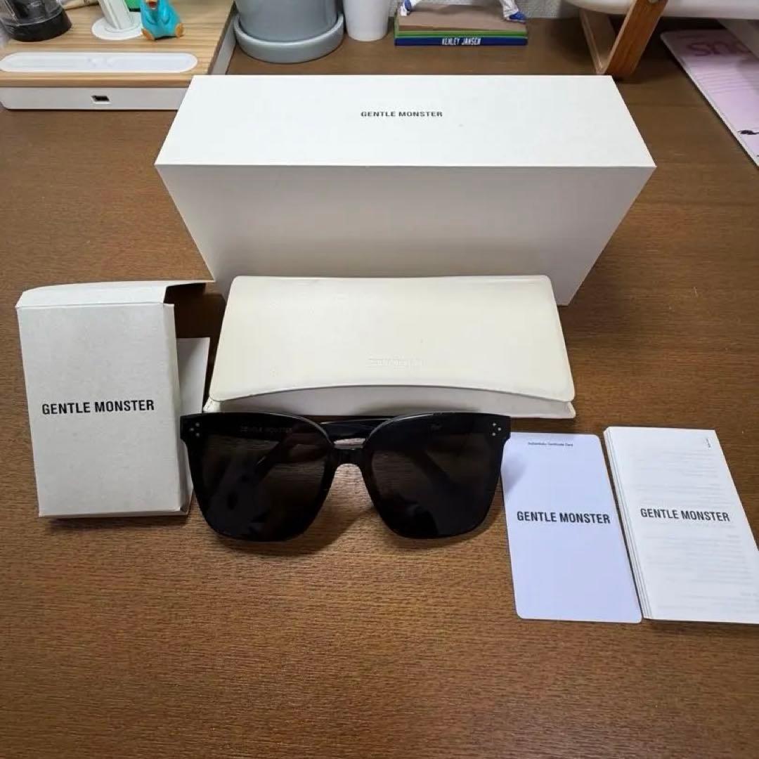 GENTLE MONSTER HER-01 ブラックサングラス(レギュラー)