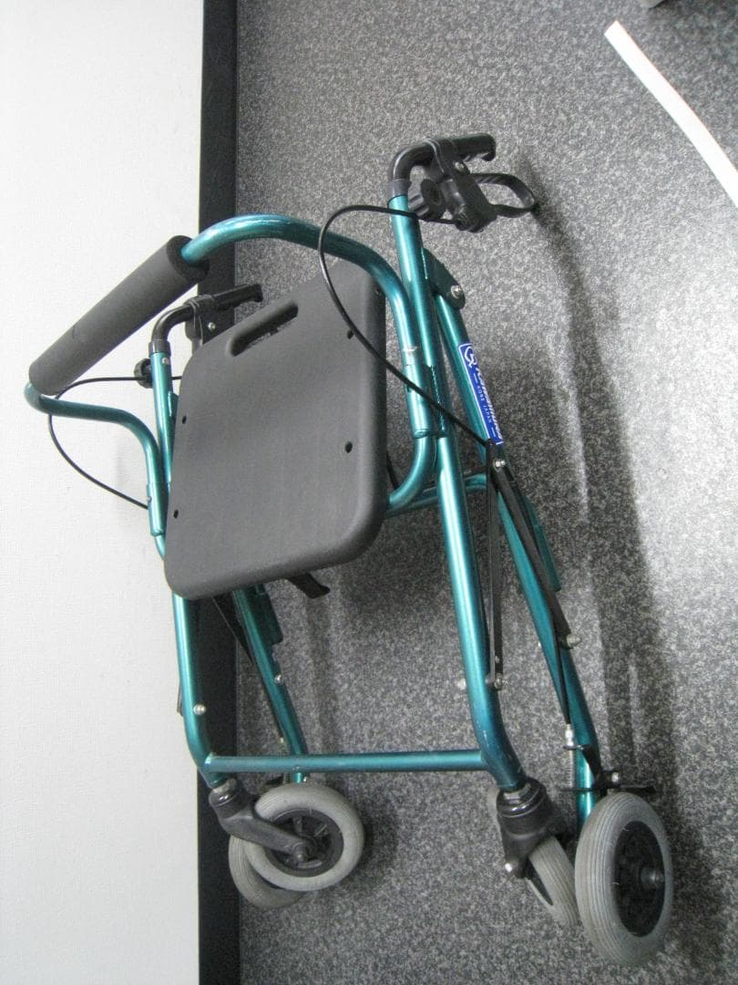 【カワムラサイクル】四輪歩行車 KW20 グリーン バスケット付き