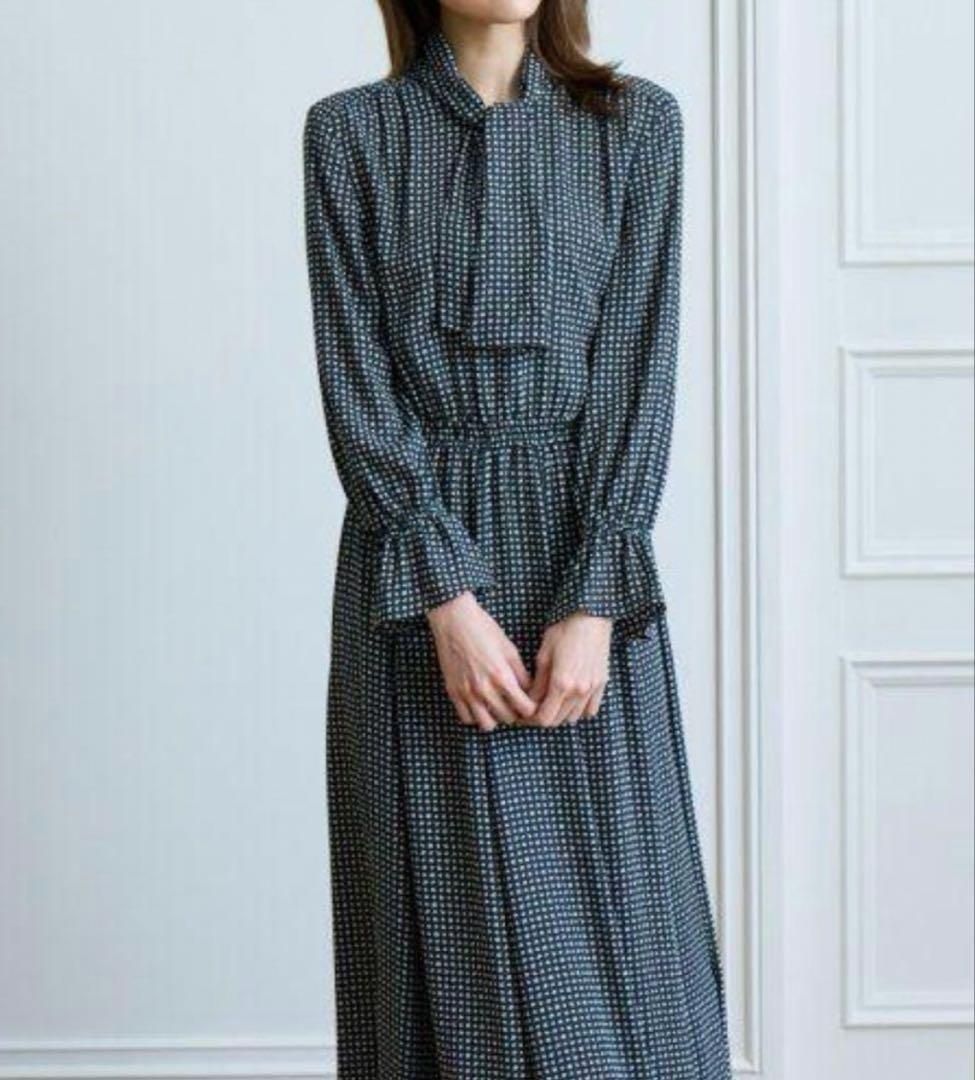 アナイ ANAYI モノトーンプリントフレアワンピース ボウタイ付き 長袖