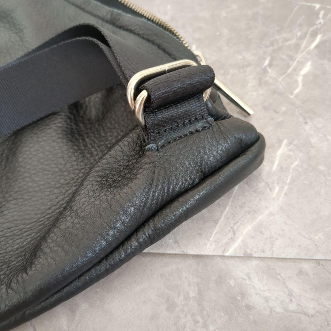 美品☆POMTATA ブラックレザー ショルダーバッグ ボディバッグ ポンタタ