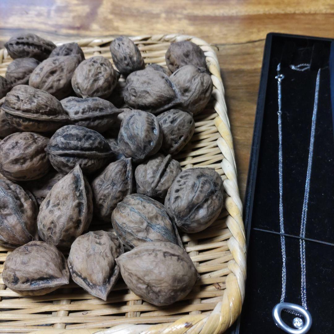 ぴよ、 くるみ５キロと18金ダイヤ入りネックレス２点おまとめ。