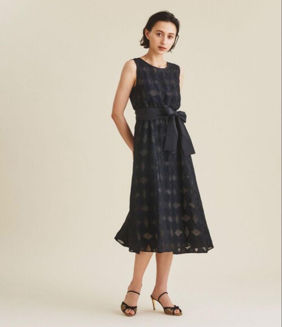 新品タグ付き【グレースコンチネンタル】メタリックキカジャガードドレス