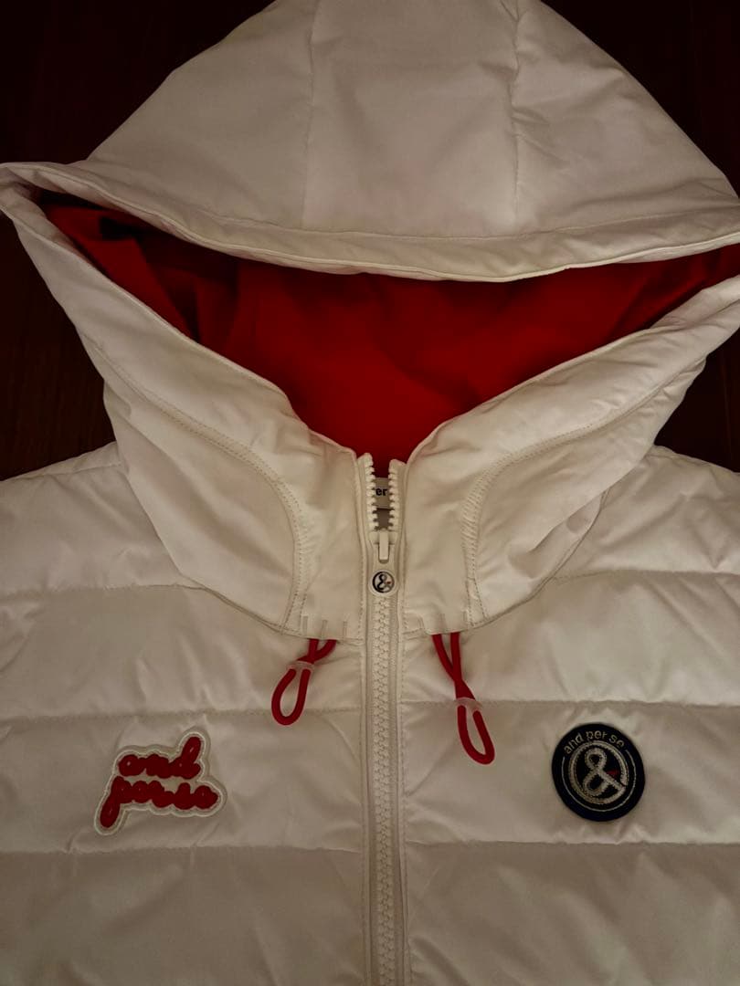 新品　ホワイトフード付きキルティングベスト