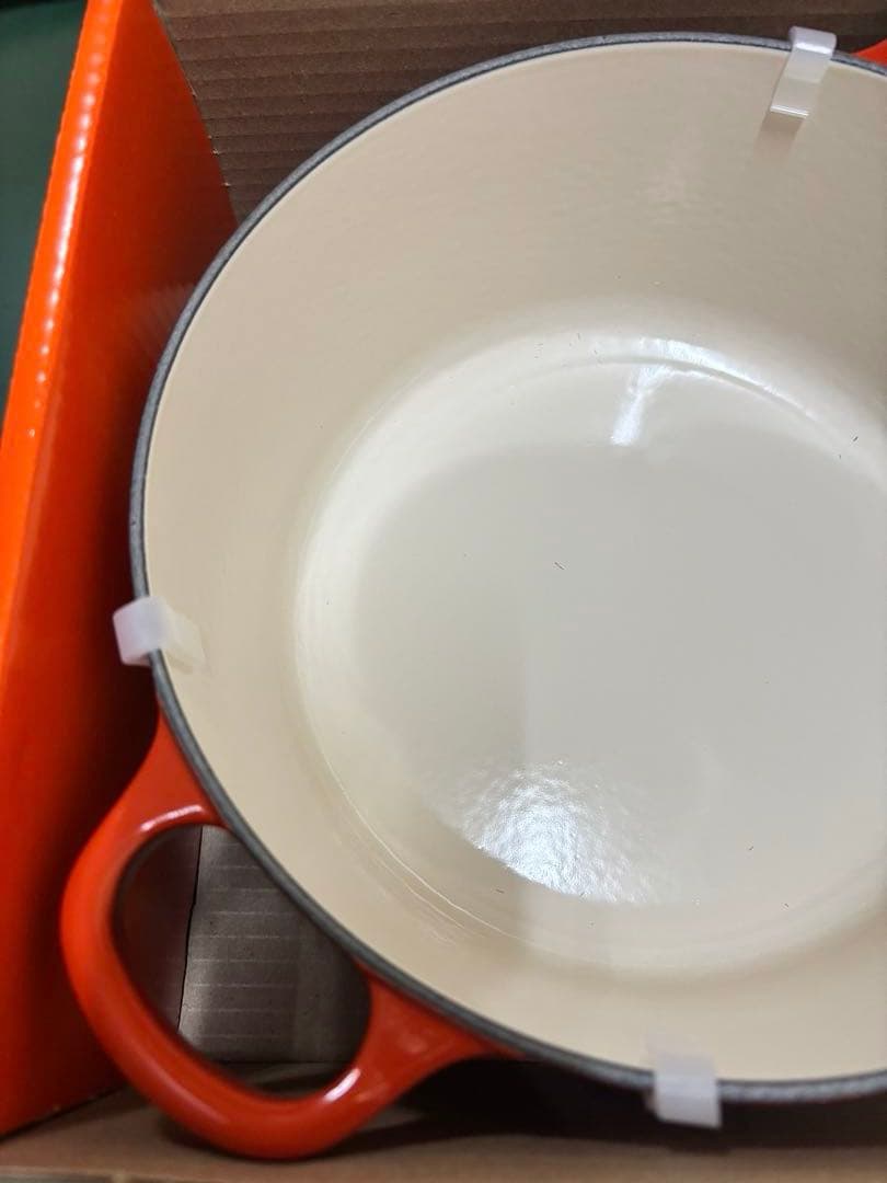 ルクルーゼ　ココット・ロンド 22cm カイエン　新品未使用品