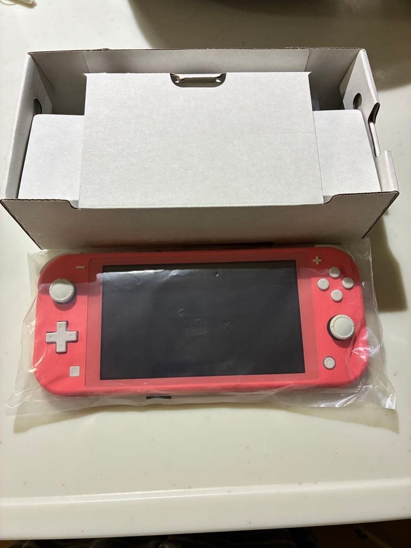 Nintendo Switch Lite コーラル シリコンカバー付き