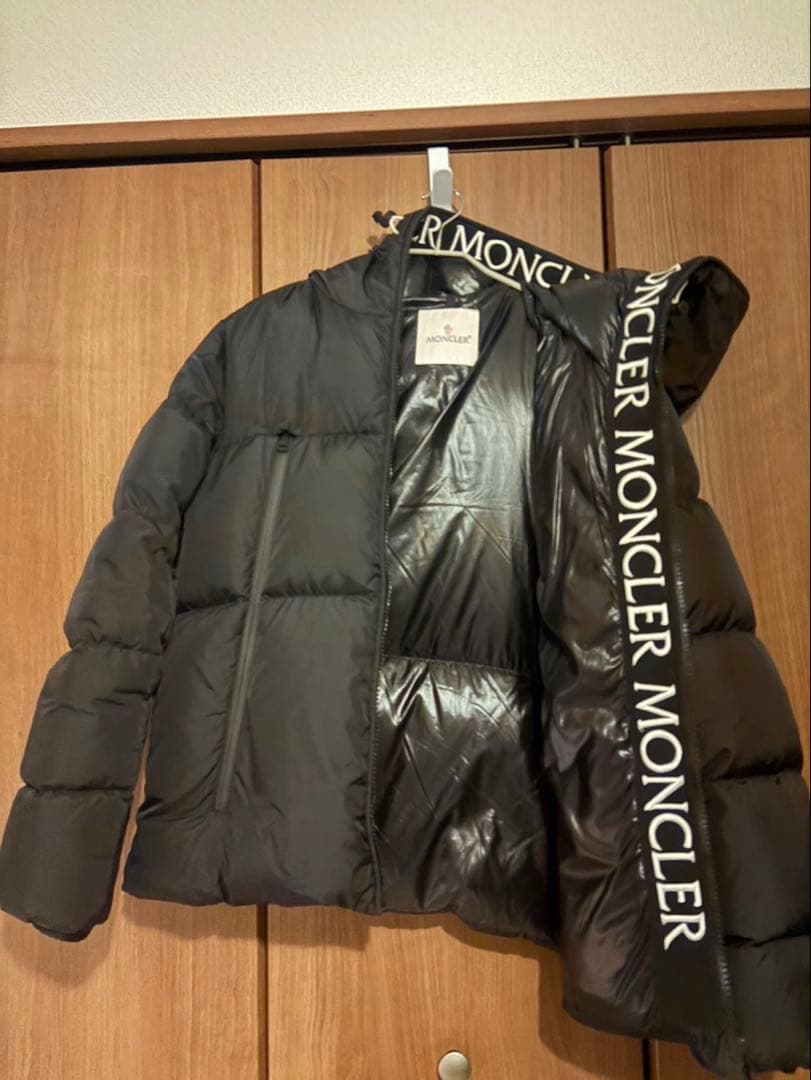 MONCLER ブラックダウンジャケット