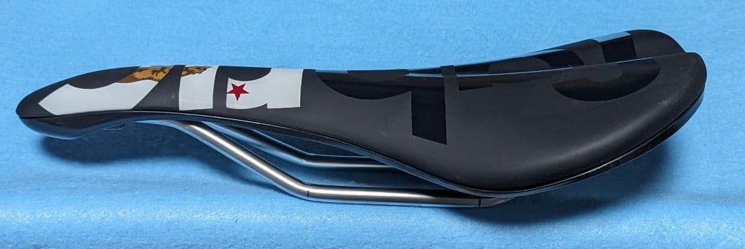 fabric scoop elite shallow カリフォルニア州旗　サドル