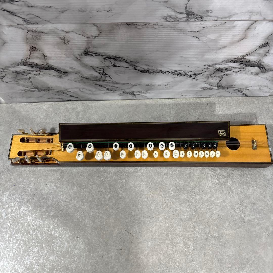 大正琴　菊八重（ハードケース付） 目立った傷や汚れ無し