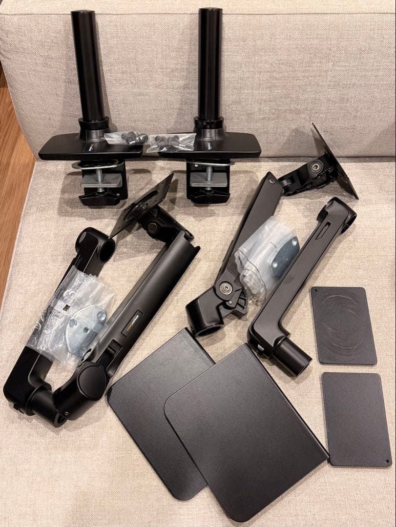 Amazonベーシック　モニターアーム　エルゴトロン