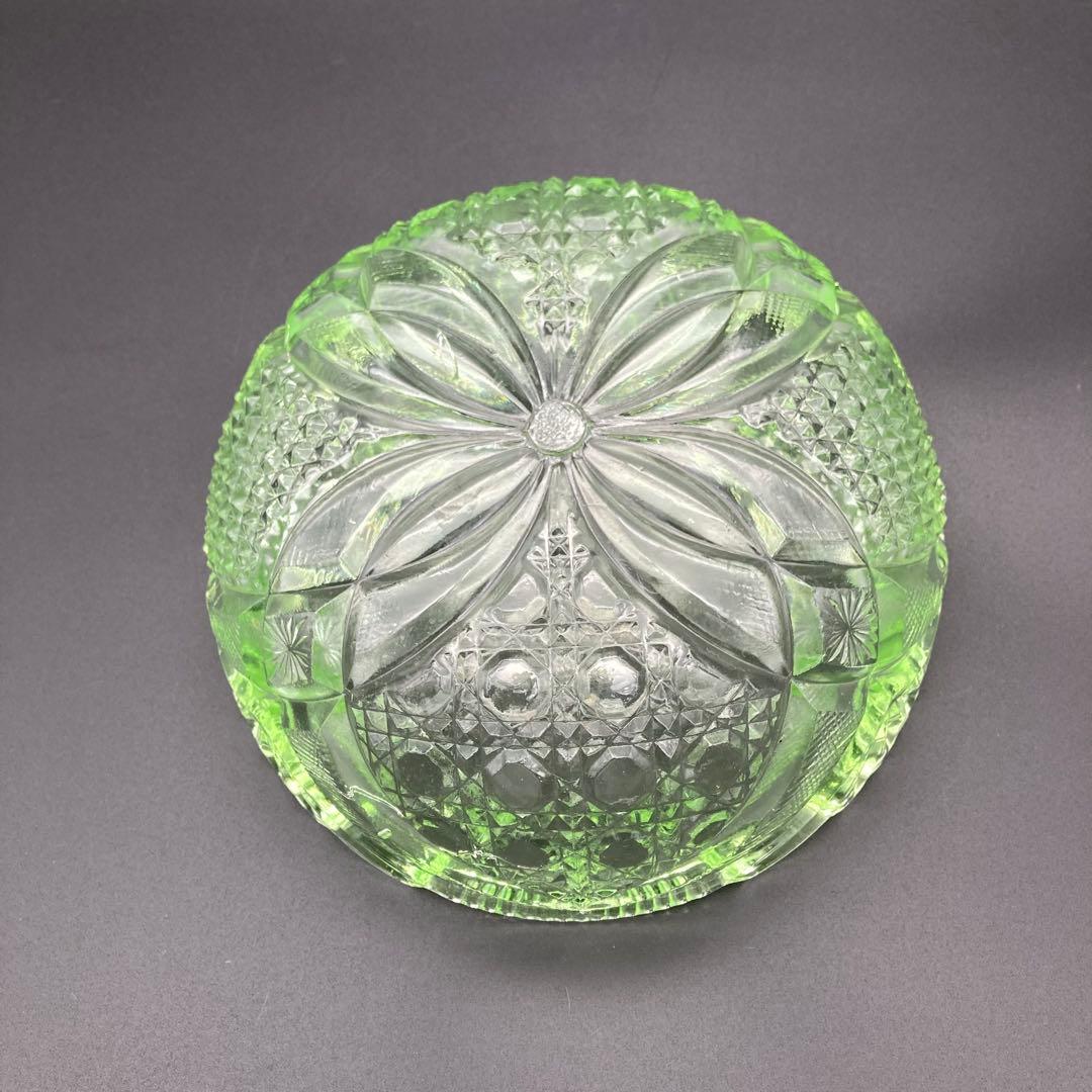 ウランガラス　ガラス鉢　カットガラス　ガラスボウル