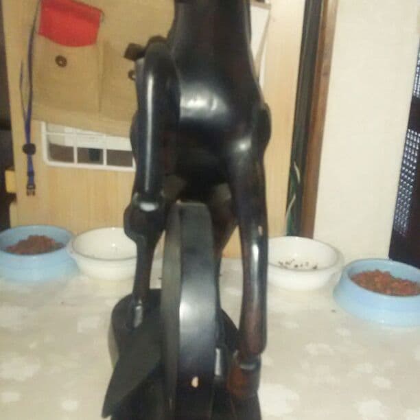 かなり前の競馬の景品の置物です。多分。