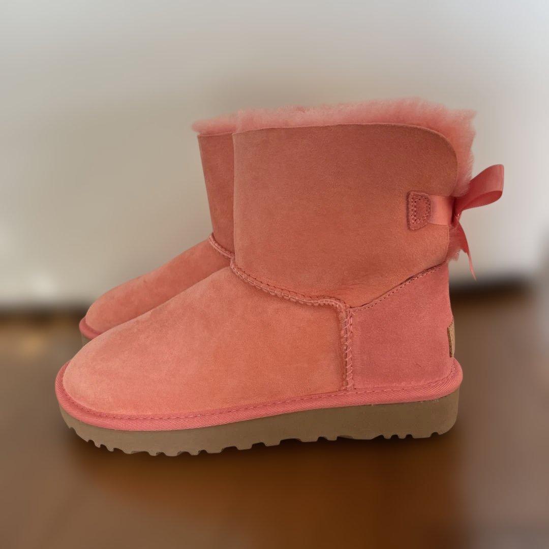 UGGブーツ　未使用　可愛い後ろリボン