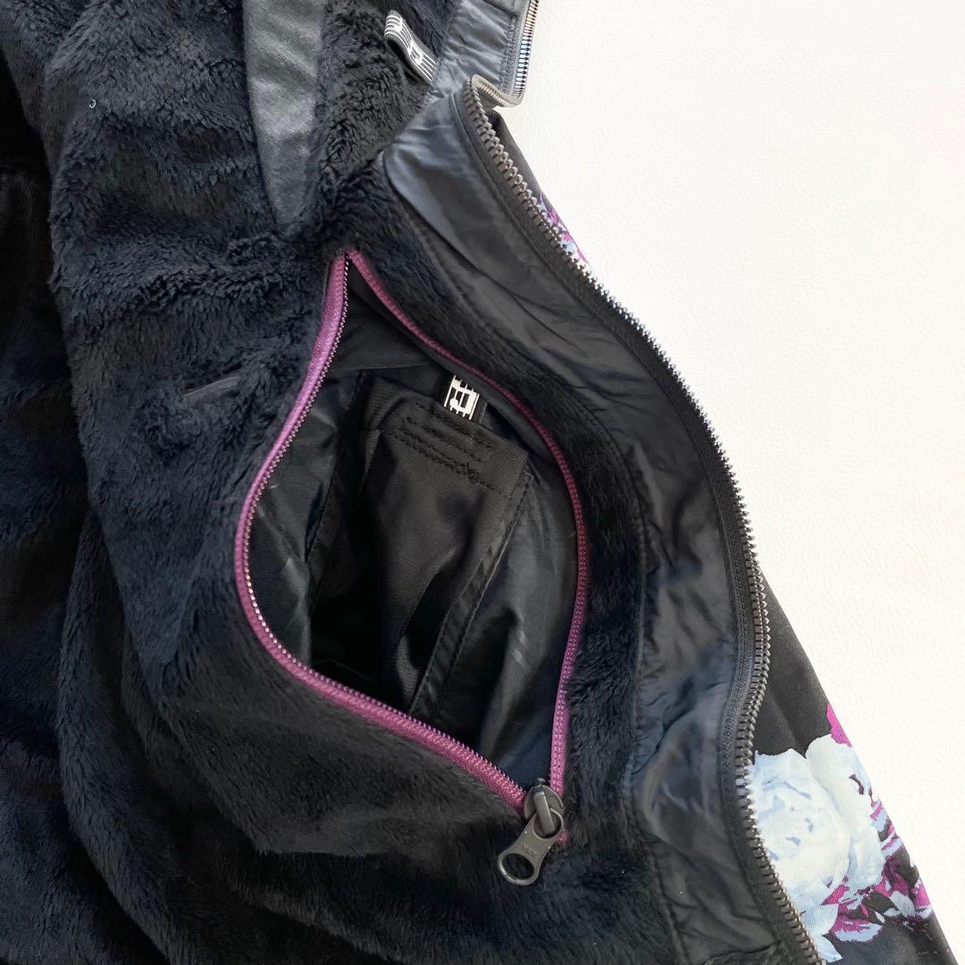 4440【新品タグ付き】ボルコム スノボウェア ジャケット 花柄 レディース 黒