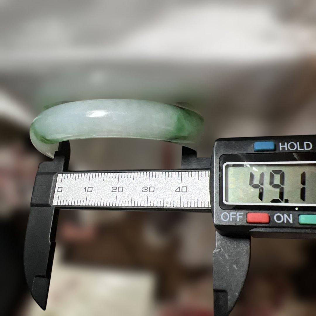 純天然本翡翠バングル 緑と白のグラデーションが美しい