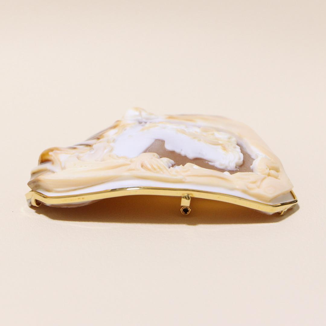 18金 大きい三層 シェルカメオ　K18YG　ジュエリーペンダント兼ブローチ