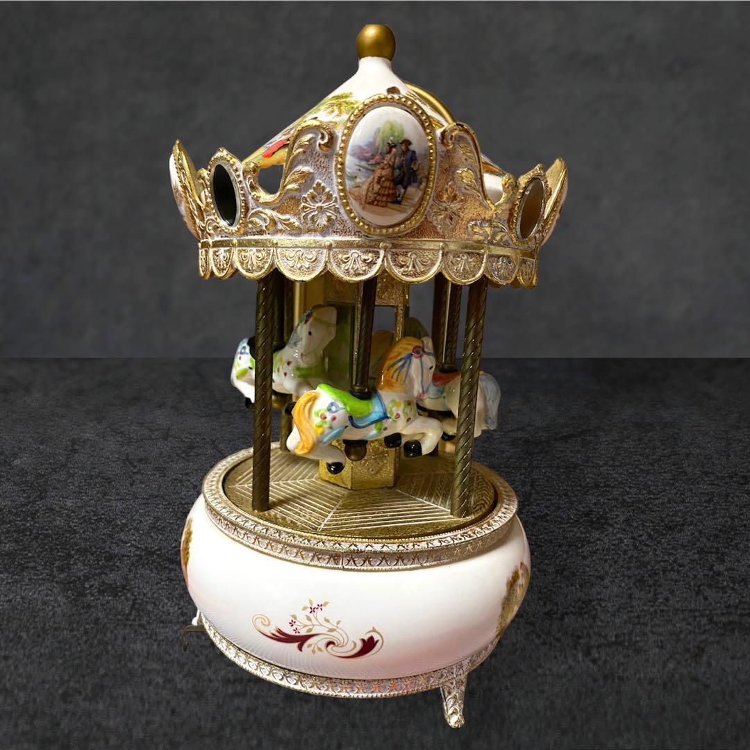 Sankyo オルゴール　陶器製メリーゴーランド