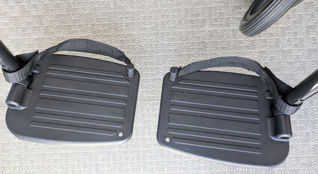 美品 ★軽量電動車椅子 ★電動アシスト付★ 介助可 17.8kgバッテリ2個付