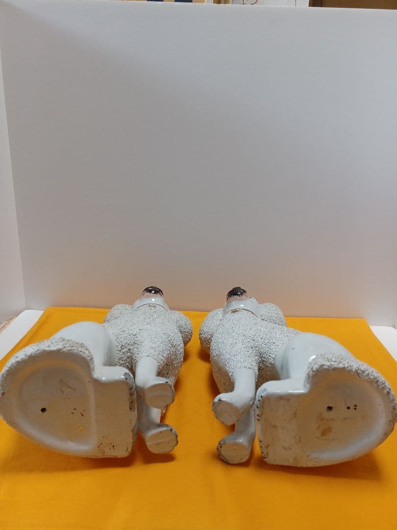 英国　スタッフォードシヤードッグ　2体　プードル大　24センチ