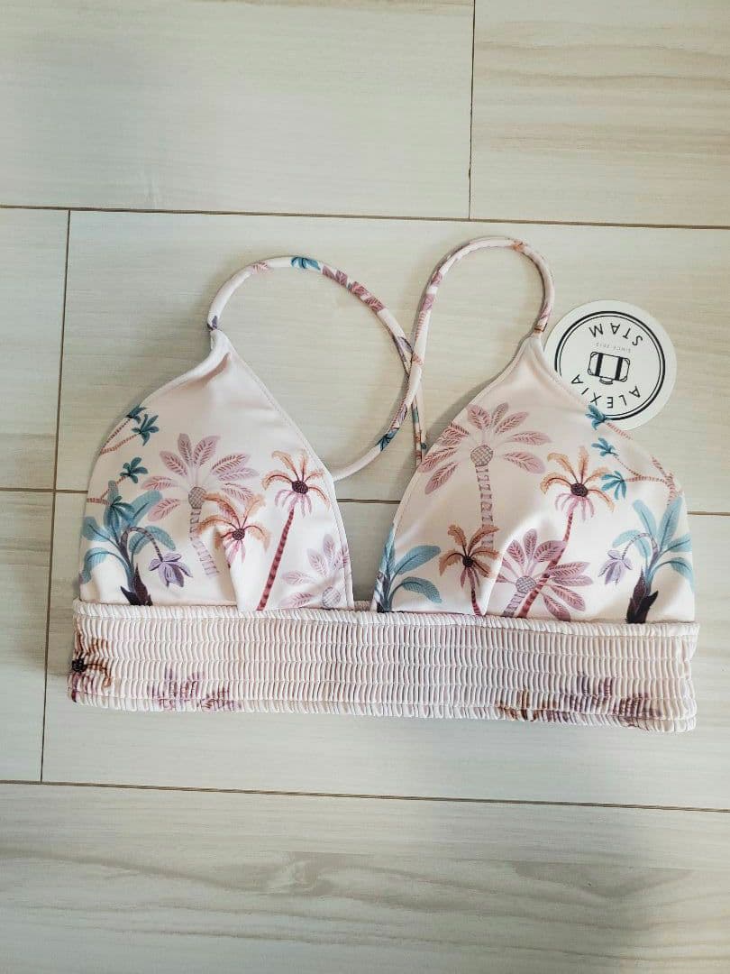 アリシアスタン　水着　ビキニ