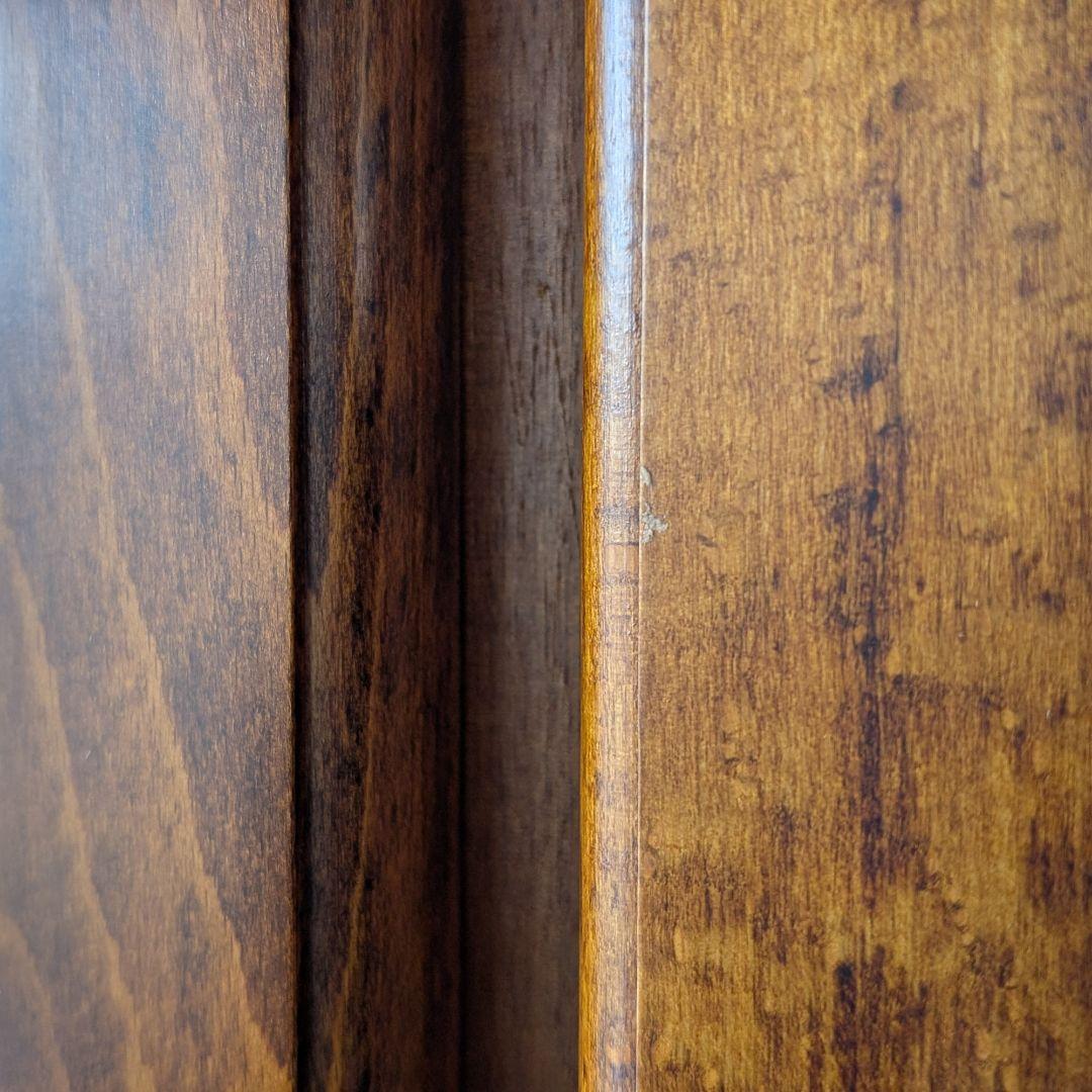 【古家具】カリモク家具 コロニアルシリーズのヴィンテージな食器棚　キッチンボード