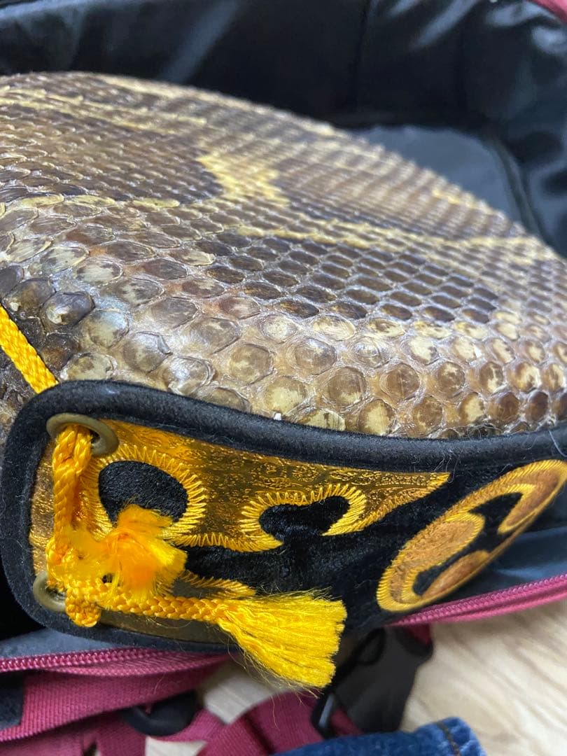 本皮蛇皮　三線　ケース付きレッド　少々難あり　値段相談可