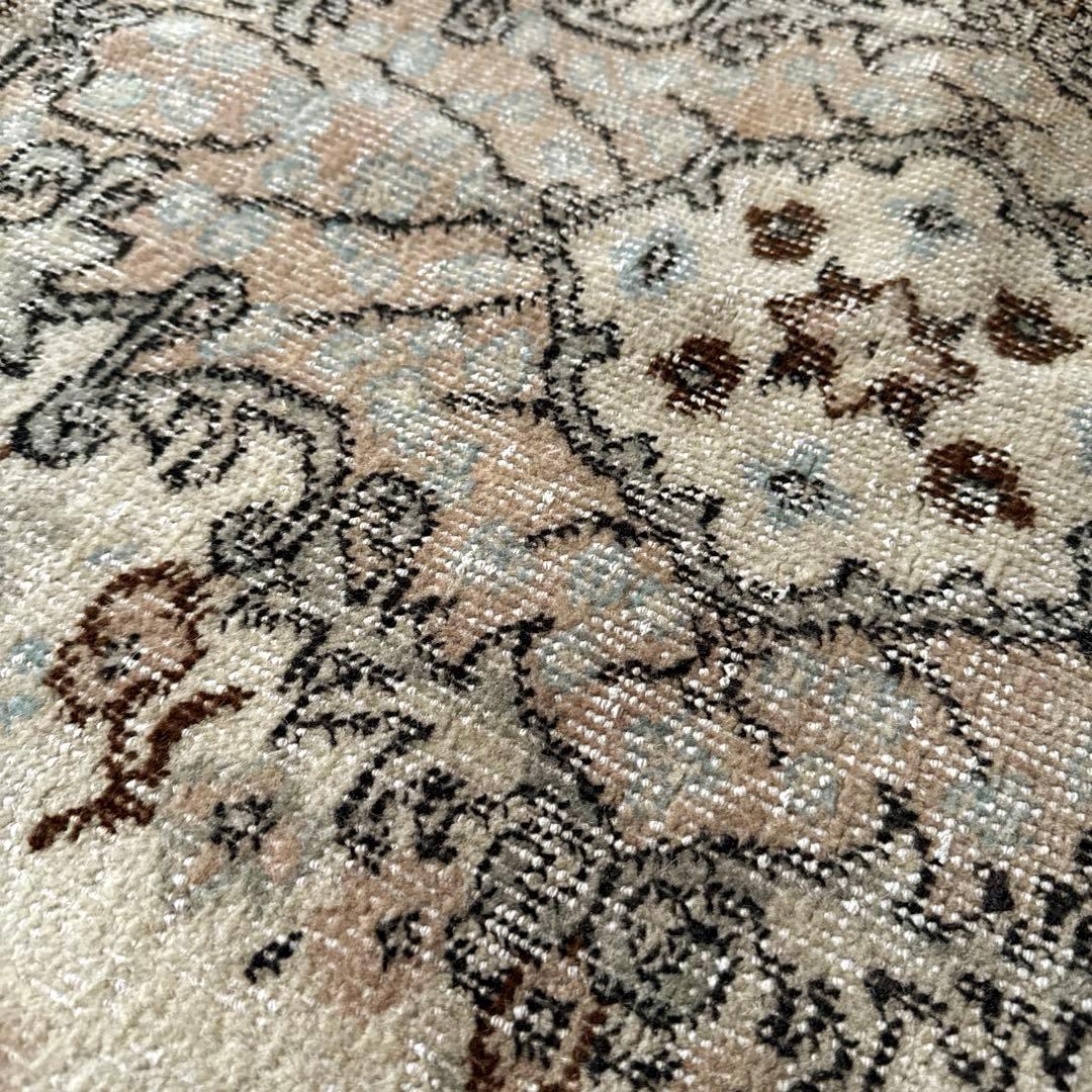 113×207花や実　淡いベージュ×クリーム×ブラウン　トルコヴィンテージラグ