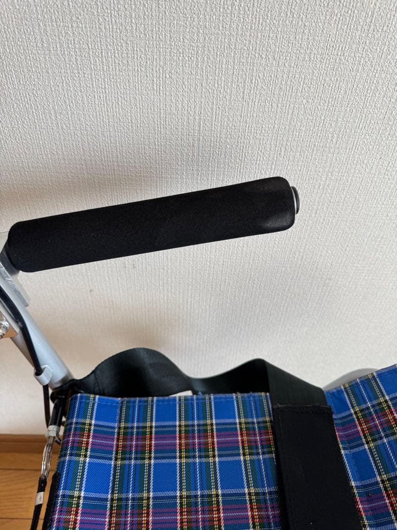 軽量　コンパクト車椅子　折りたたみ