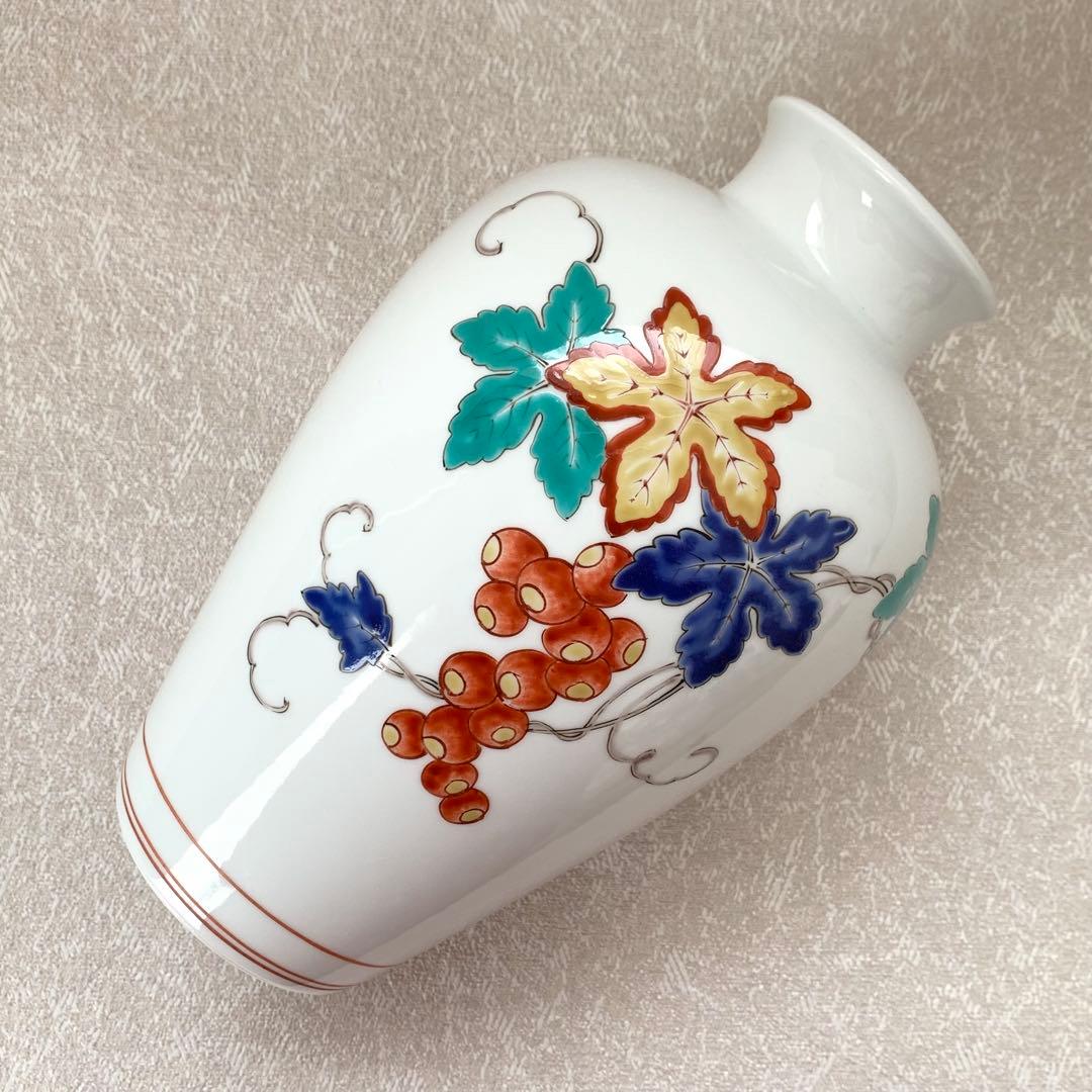 柿右衛門窯 『錦 葡萄文』 花瓶 十三代 酒井田柿右衛門