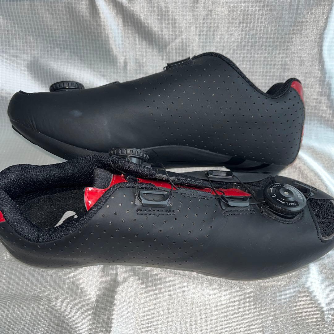 ボアダイヤル式 ロードバイクシューズ ブラック/レッド