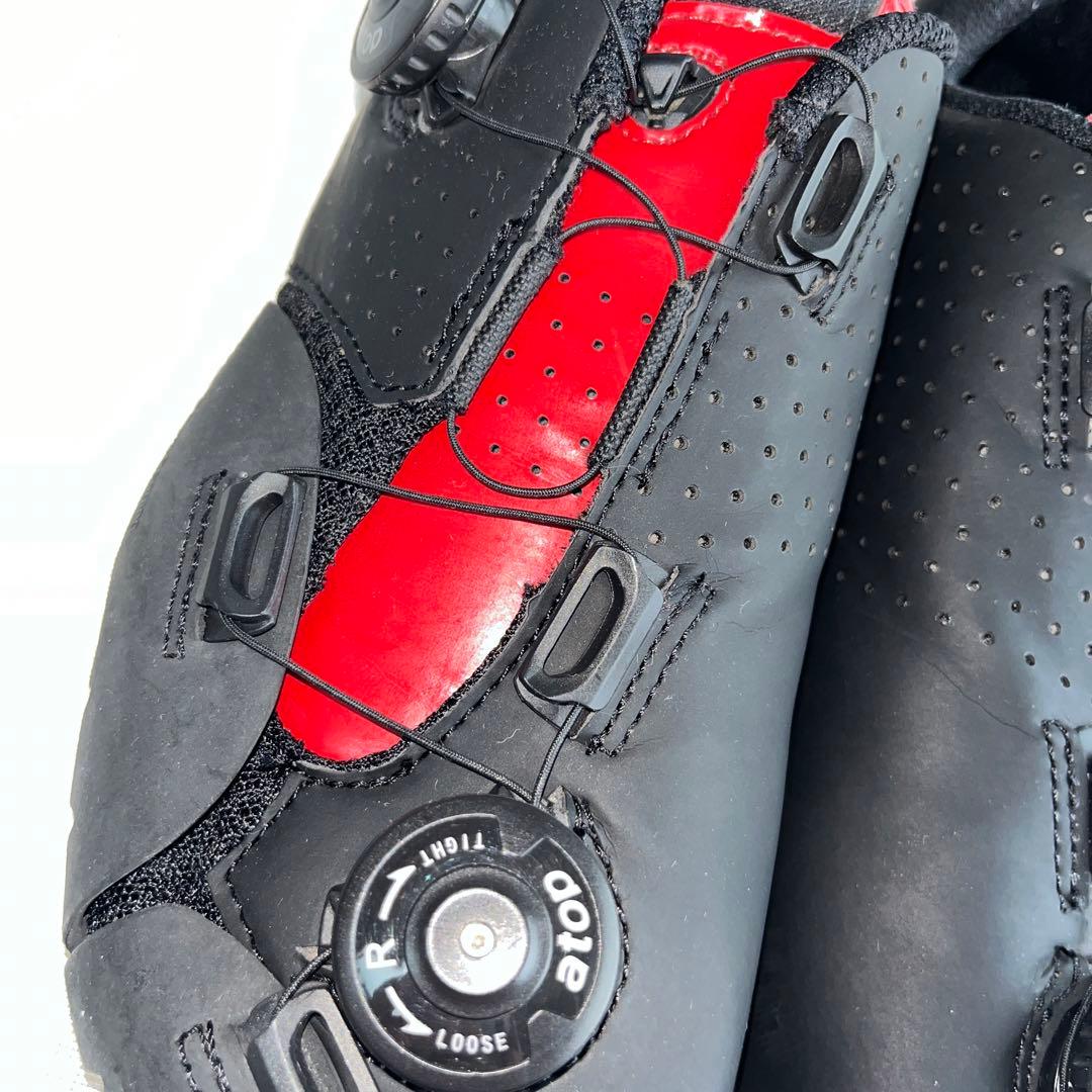 ボアダイヤル式 ロードバイクシューズ ブラック/レッド