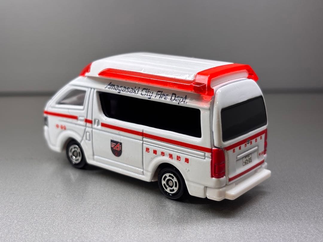 k トミカ救急車「カスタム」