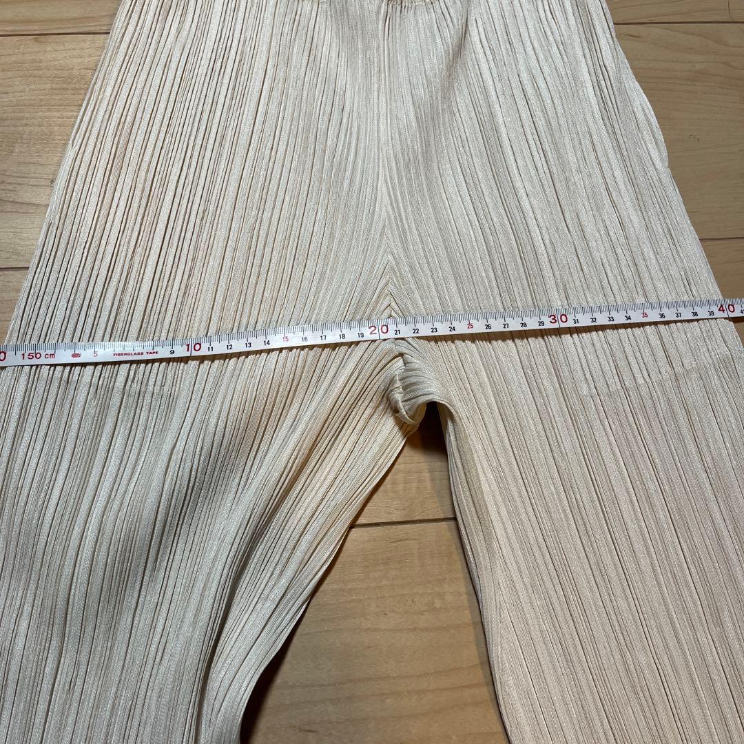 PLEATS PLEASE(プリーツプリーズ) ホワイトパンツ　ポケットあり