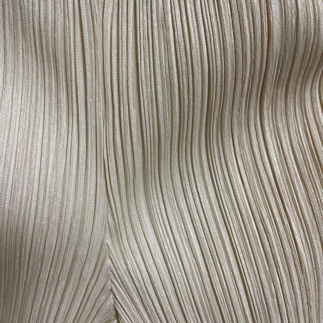 PLEATS PLEASE(プリーツプリーズ) ホワイトパンツ　ポケットあり