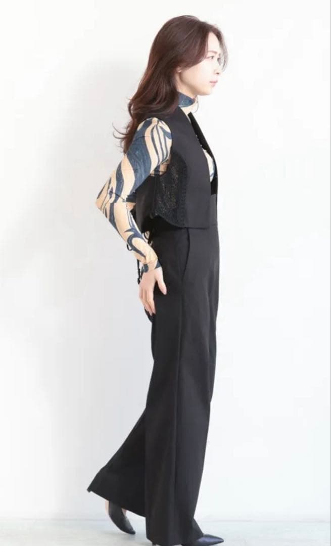 マメクロゴウチ　Cording Emb Detail Cotton Vest