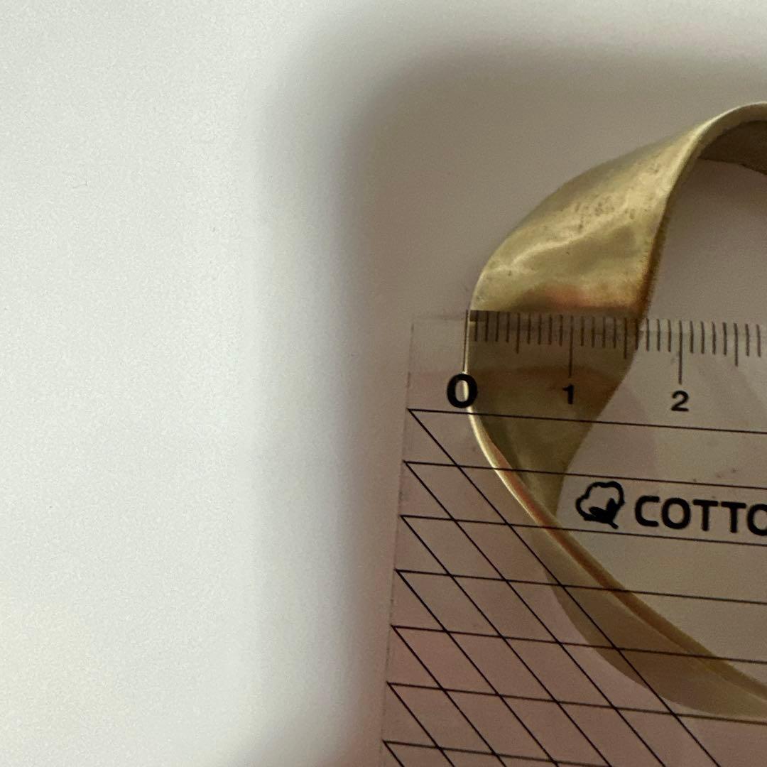 ブランイリスマットゴールドのひねりバングル