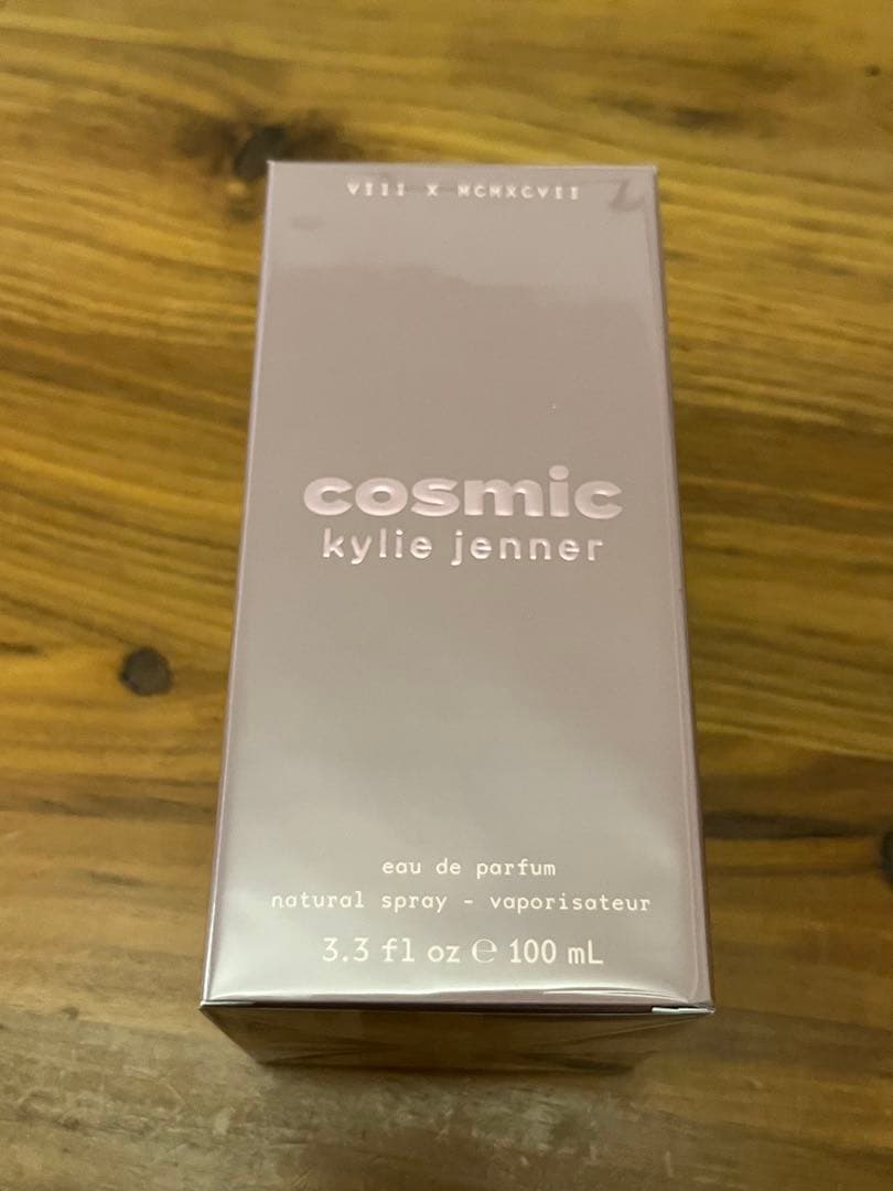 新品未使用✨100ml Kylie cosmeticsフレグランス&コスメポーチ
