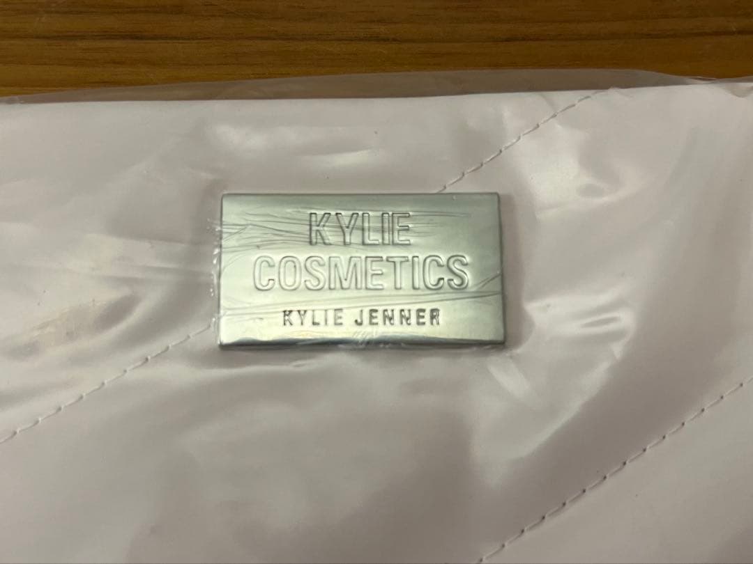 新品未使用✨100ml Kylie cosmeticsフレグランス&コスメポーチ