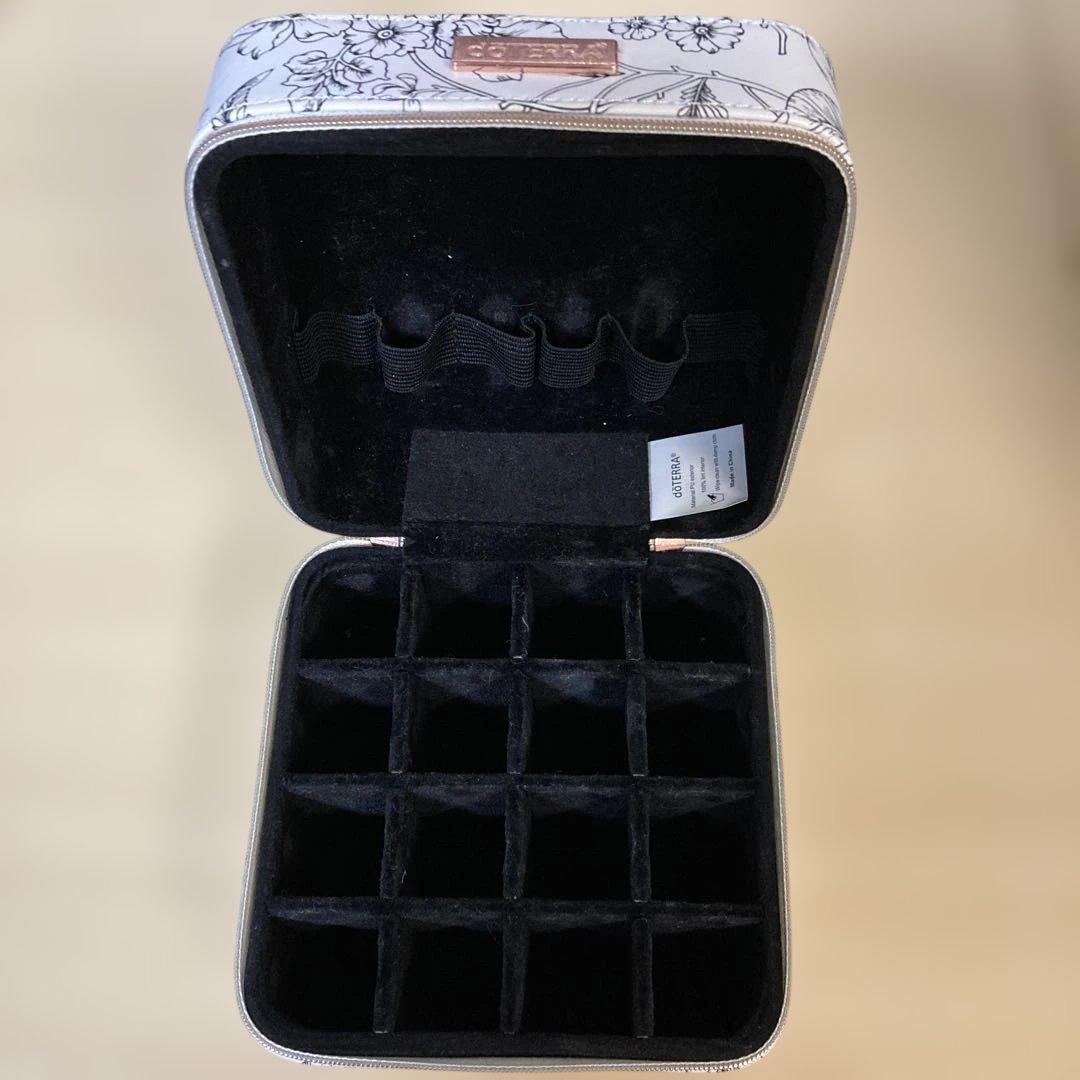 dōTERRA ドテラ バニティ 花柄 オイル 収納ポーチ 仕切り付き