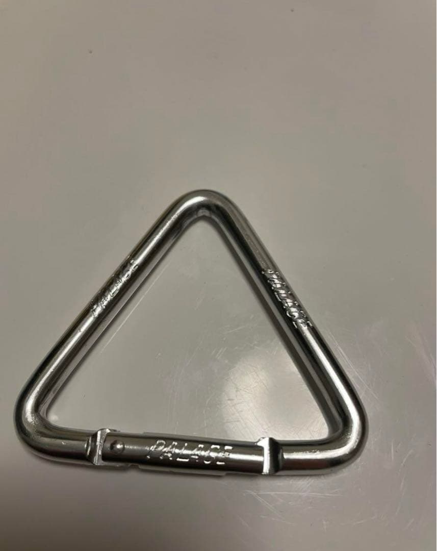き*か様 Palace Skateboards TRI CARABINER