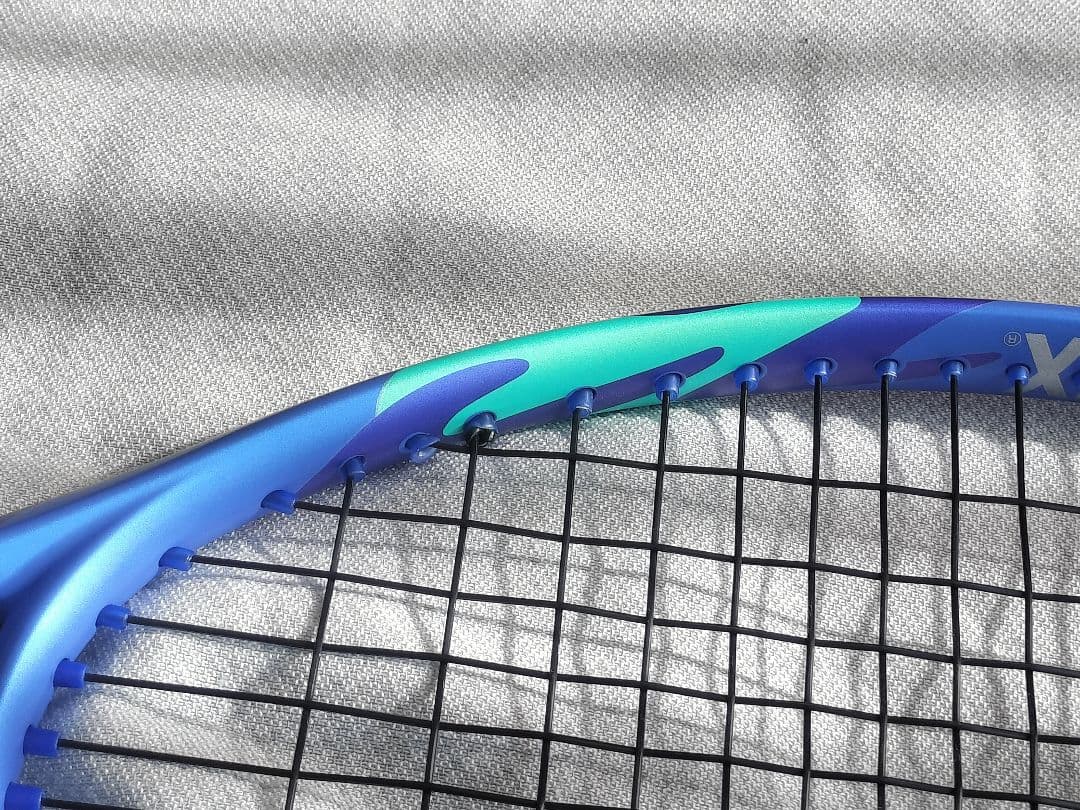 EZONE98（シューズケース新品付）　YONEXイーゾーンテニスラケットG2