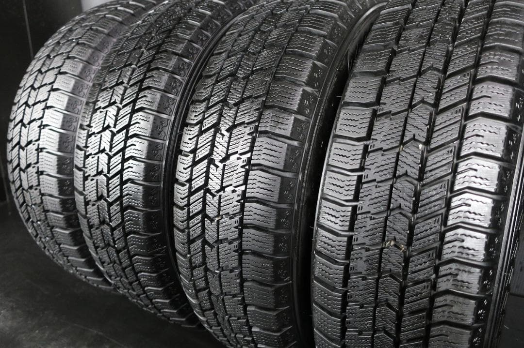 極上9.5分山 2023年製 スタッドレス 165/70R14 アクア ヴィッツ