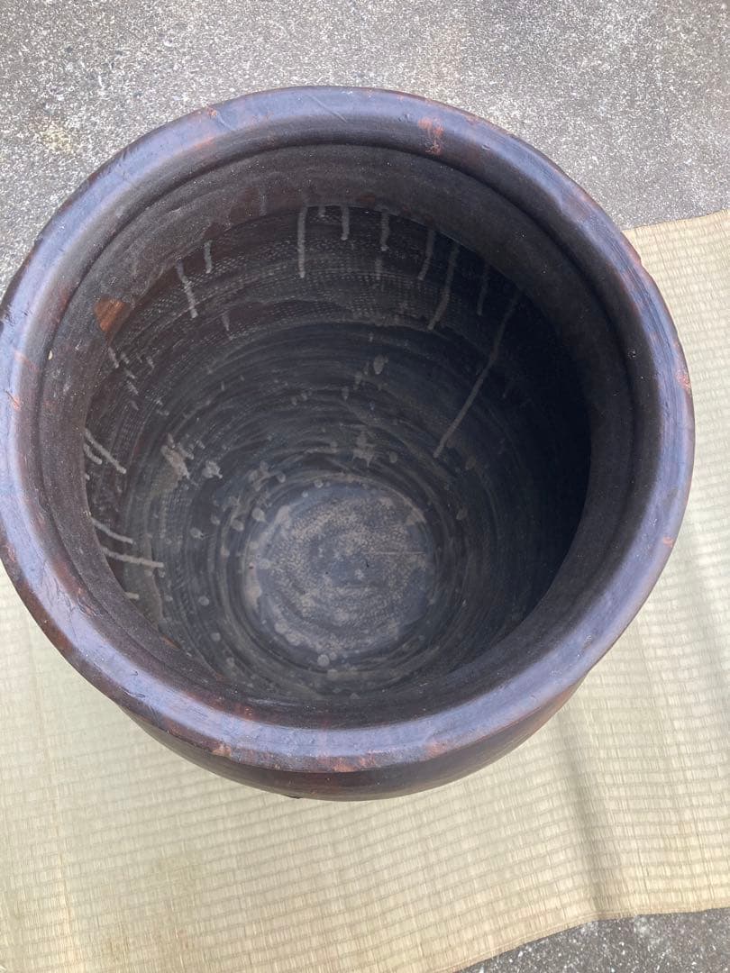 【古民具】大型 渋い黒釉 、ダークブラウン陶器の甕。 アンティークメダカ鉢。