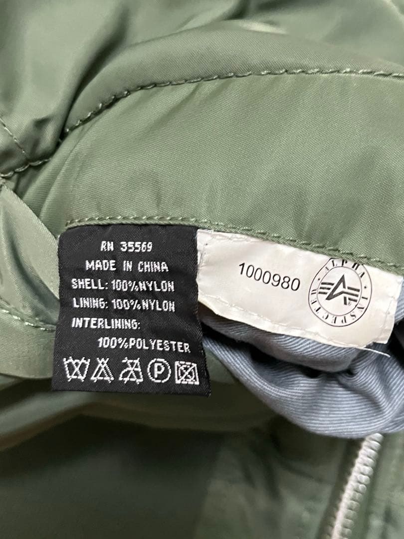 ALPHA INDUSTRIES MA−1オリーブグリーン フライトジャケット