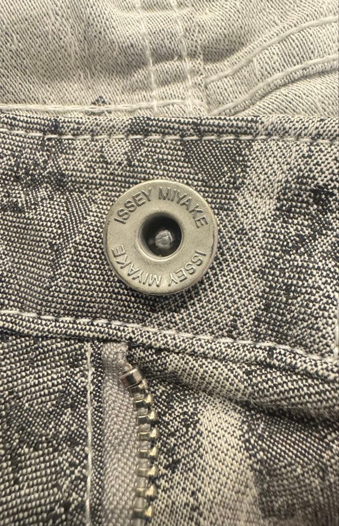 ISSEIMIYAKEイッセイミヤケカジュアルパンツ 白黒抽象柄サイズ1