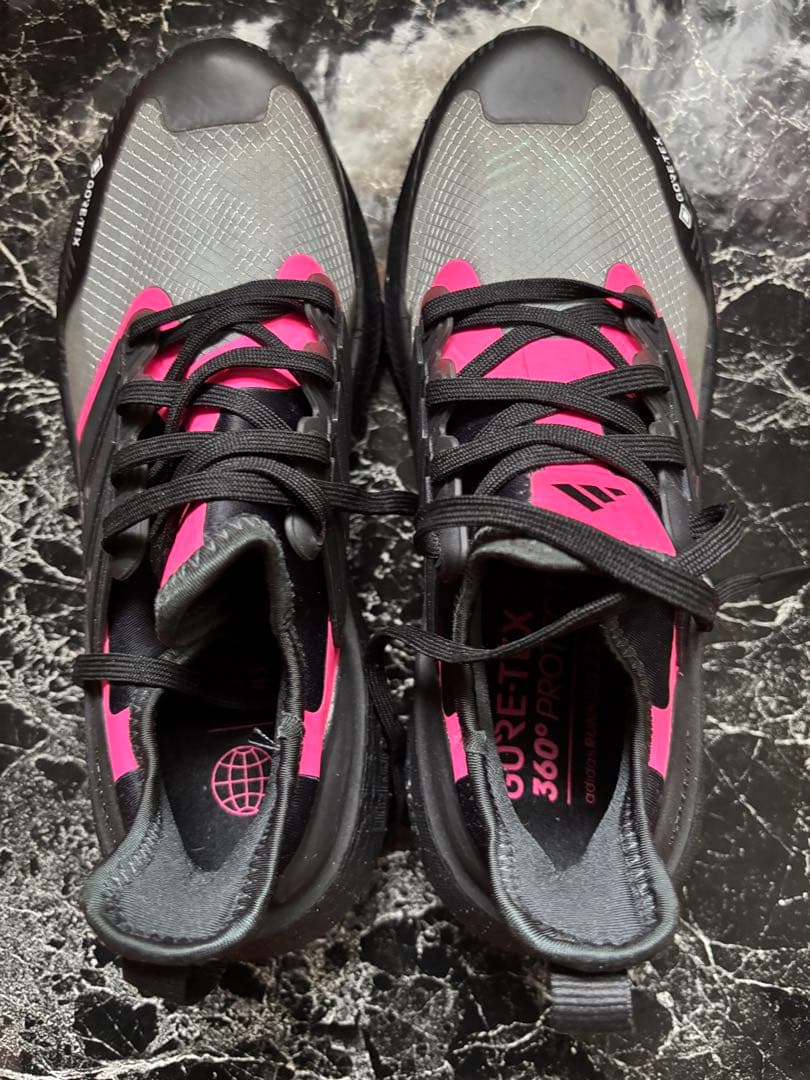 adidas ウルトラブースト 23.5cm