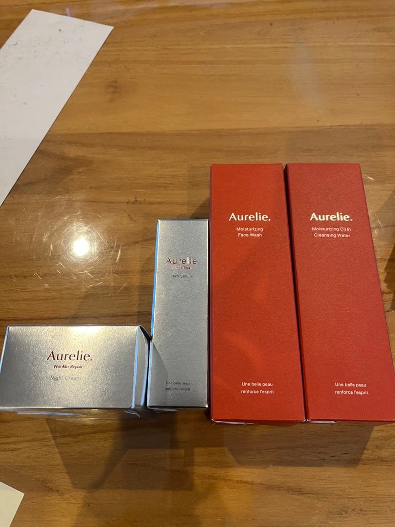 Aurelie オレリー　クレンジングウォーター、洗顔料、美容液、ナイトクリーム