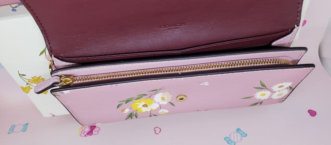 ちゃま✧*。♡COACH♡チャーム付き長財布♡花柄ピンク♡コーチ