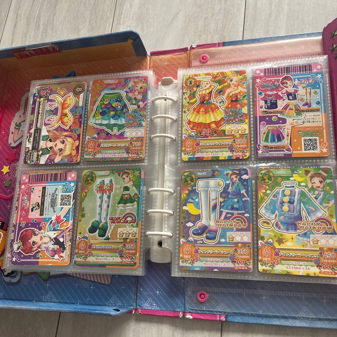 アイカツ カード　ケース＆キーホルダー付き 約９０枚　レア