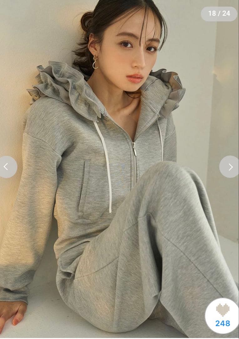 SNIDEL 新作 フリルショートジップパーカー　グレー