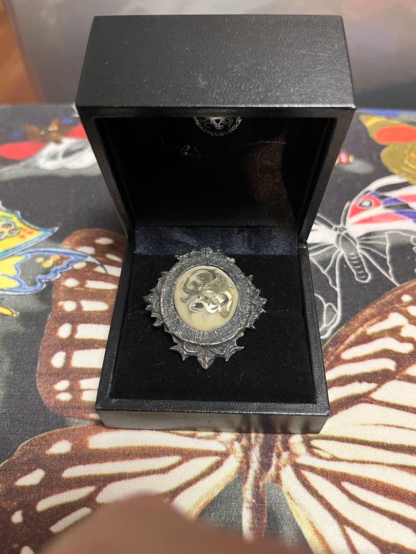 alice auaa ブローチ